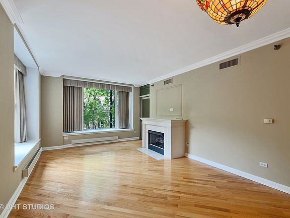 5th image of 25 E Superior St APT 201