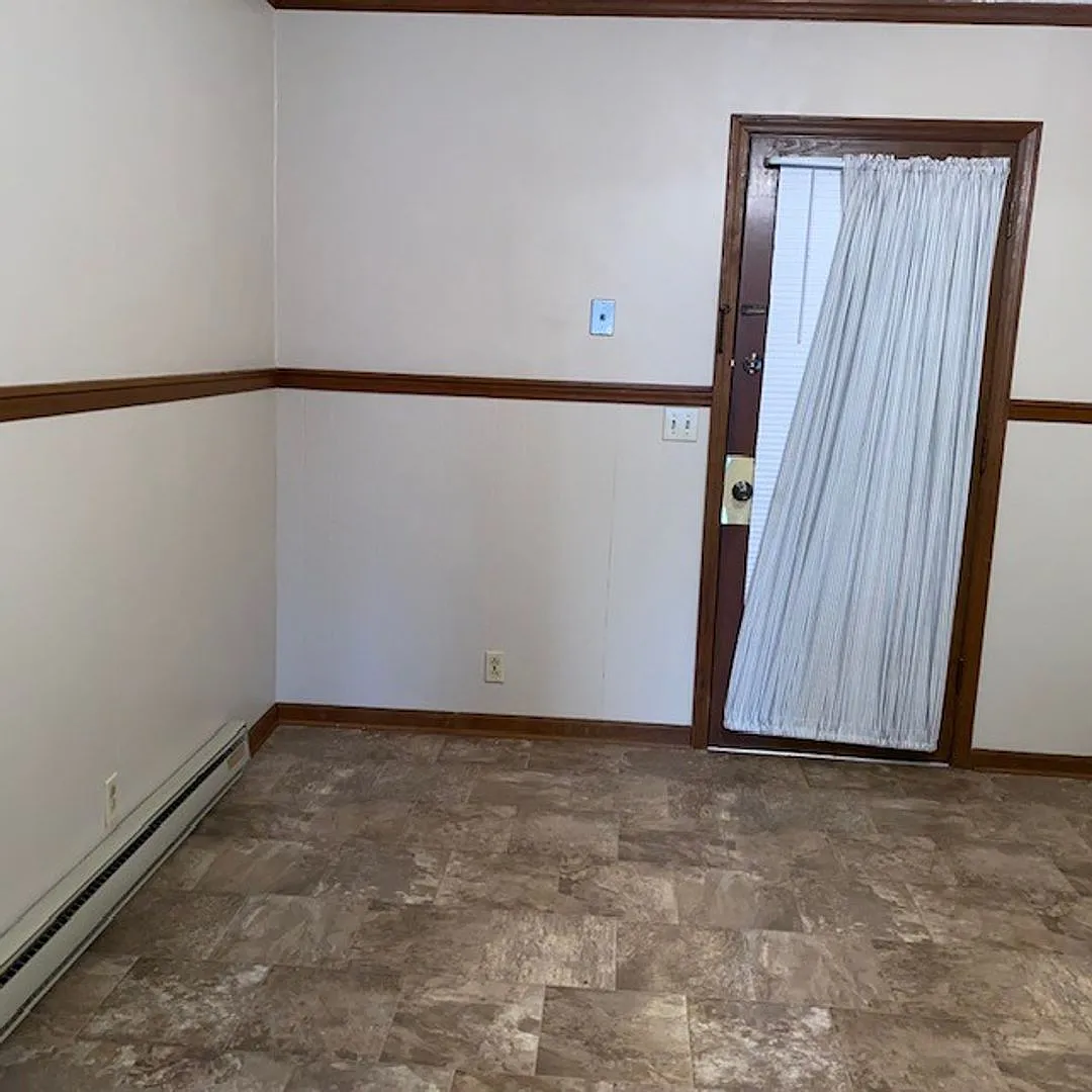2 bedroom 1 Bath with Carport — Photo 4