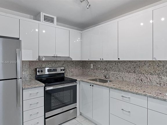 4th image of 1662 Lincoln Ct APT 206