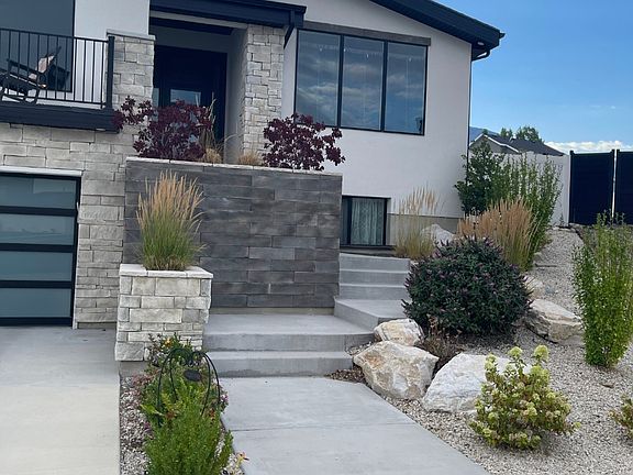 3rd image of 655 E Oliver Rd