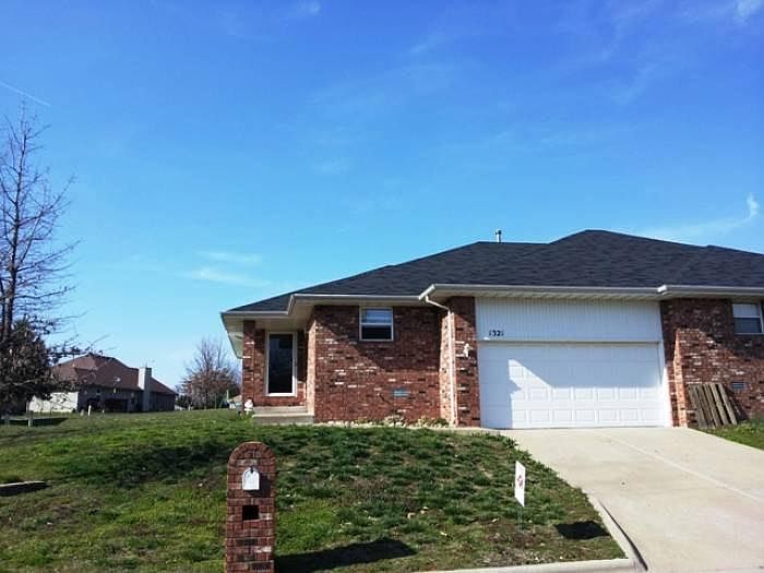 2nd image of 1321 W Carriage Ct