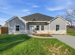 412 E Hunt St, Bremond, TX 76629