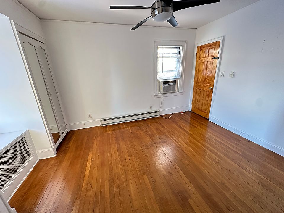 1st image of 22233 93rd Ave Floor 2