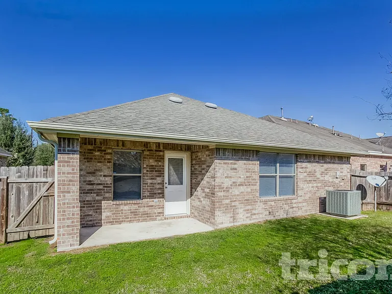 10338 Whisper Bluff Dr — Photo 10