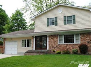 6 Rhonda Ln, Commack, NY 11725
