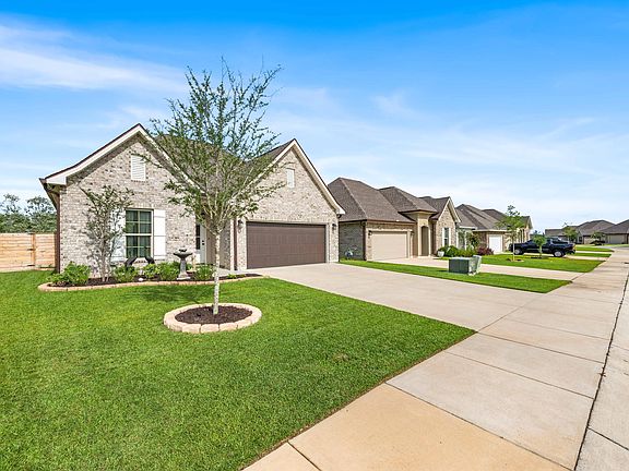 3rd image of 101 Hydrangea Blvd