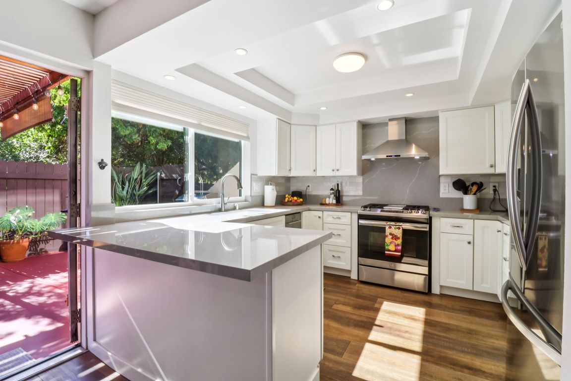 next background image