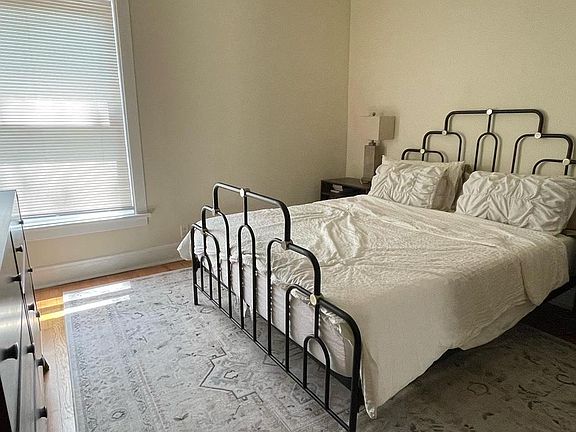 5th image of 1306 W Rosemont Ave #2E