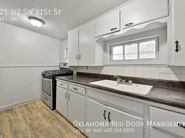 821 1/2 SW 31st St — Photo 3