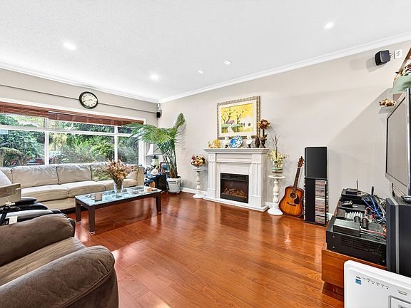 3rd image of 3152 Lancaster Pl