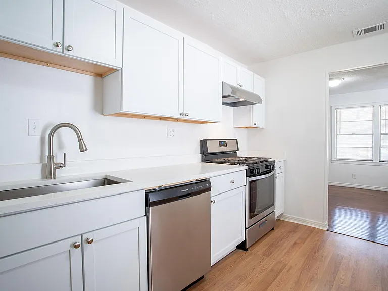 3323 W Clarendon Dr — Photo 7