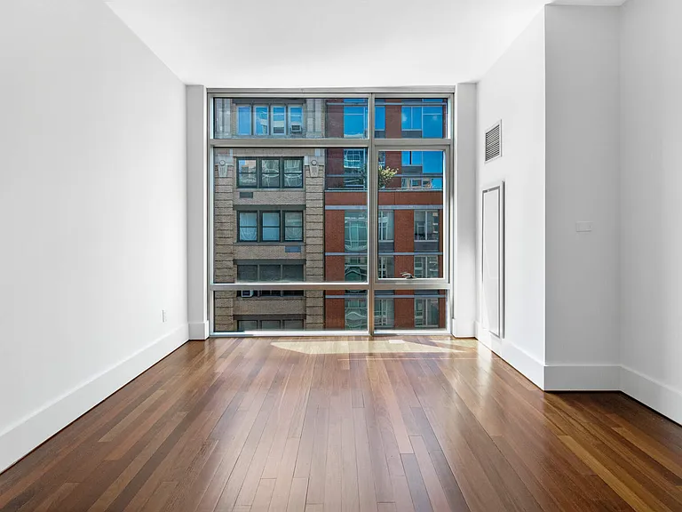 165 W 18th St #8B — Photo 7