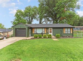 615 Barton St, Tonganoxie, KS 66086