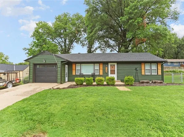 615 Barton St, Tonganoxie, KS 66086