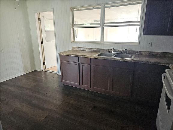 5th image of 1574 Crown St