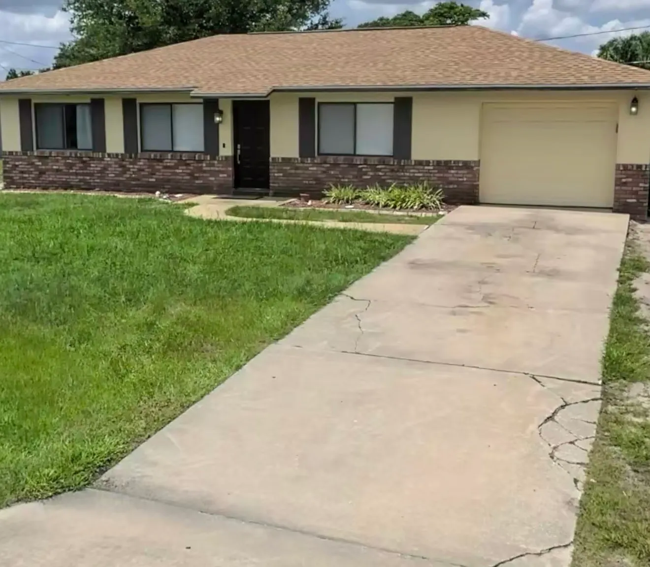 3 bed, 1120 sqft, $1,900 — Photo 1
