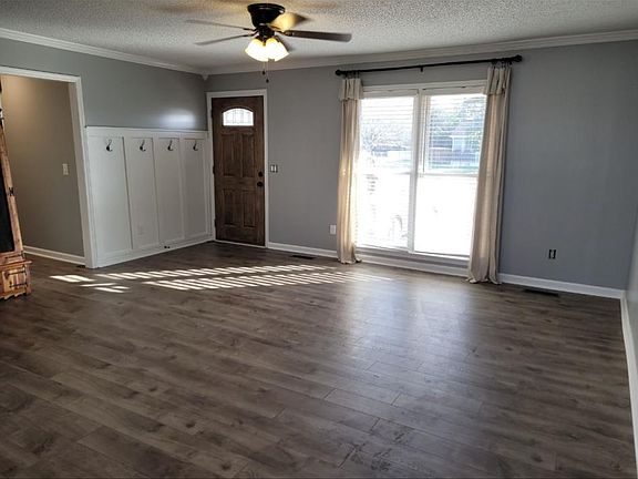 2nd image of 104 Landing Cir