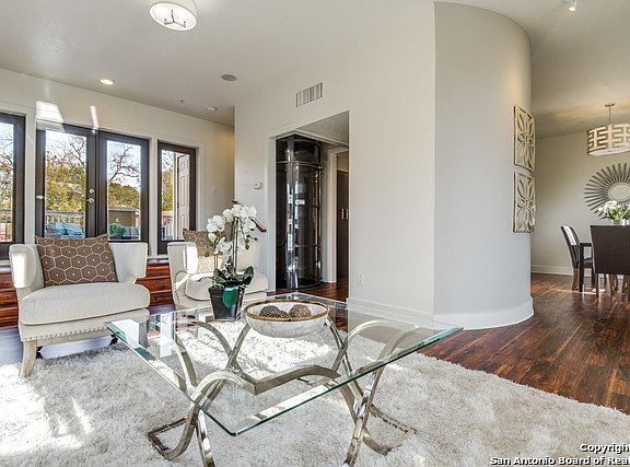 5th image of 400 E Guenther St Unit 2101