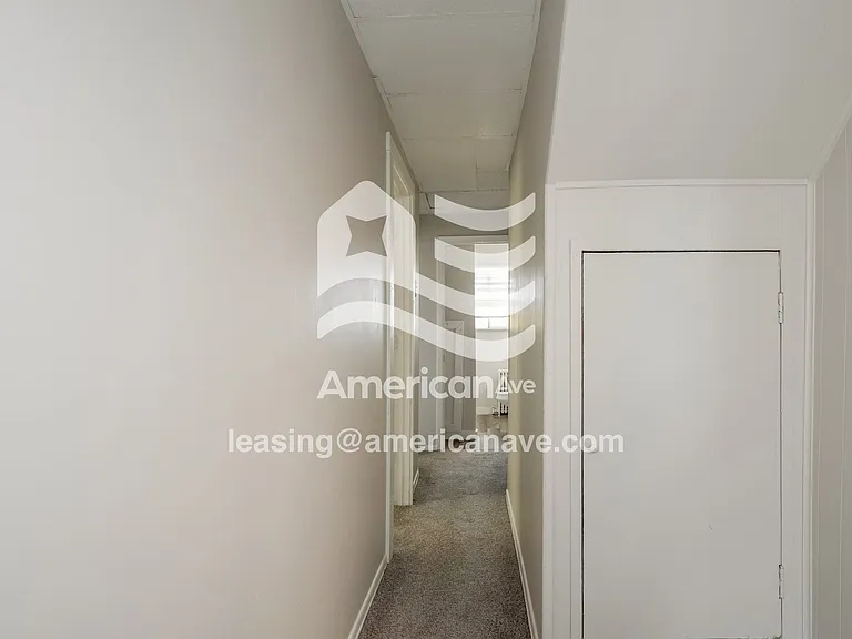 764730_015_wm_-_hallway_13189201.jpg
