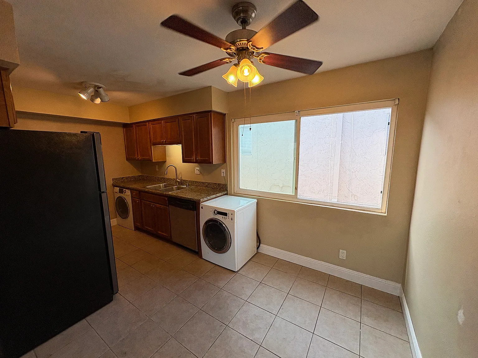 2 bed, 777 sqft, $2,400 — Photo 4