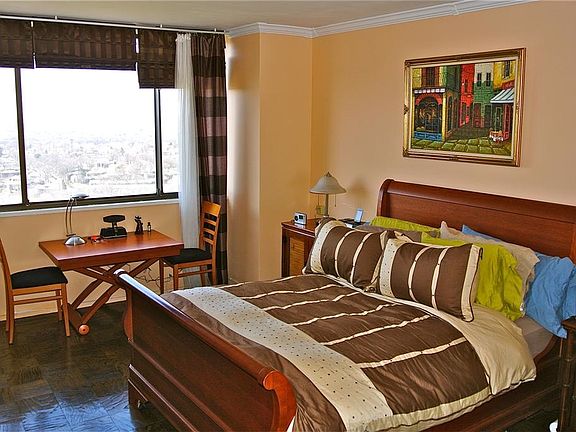 5th image of 26910 Grand Central Pkwy APT 29B