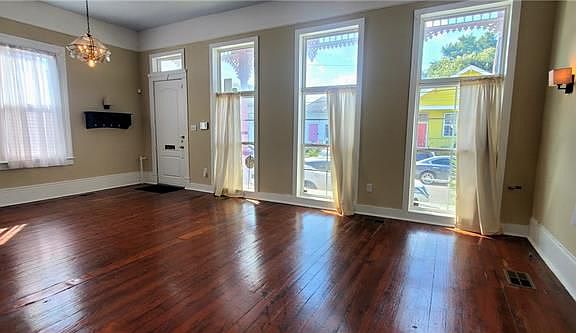 2nd image of 1725 Frenchmen St