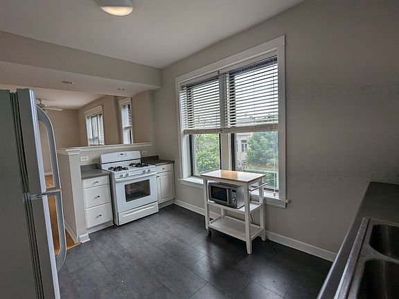 2nd image of 2108 N Winchester Ave #3