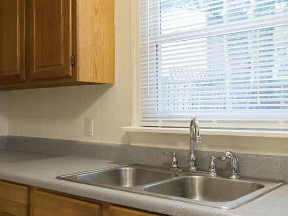 4th image of 623 Portsmouth Ave