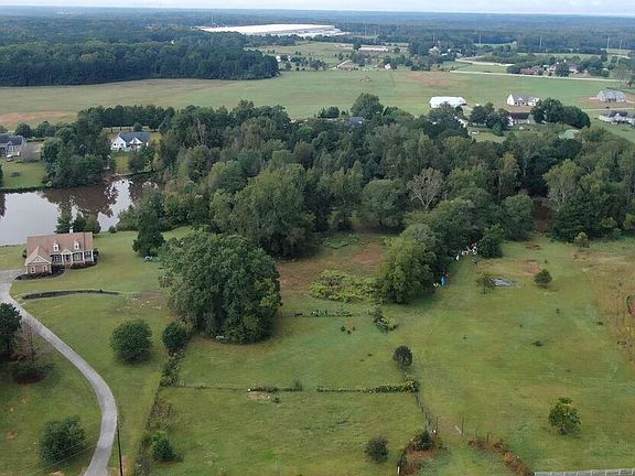 3rd image of 715 Amber Lakes Ct