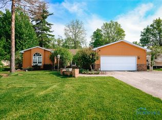 1780 W Meadowlake Dr, Tiffin, OH 44883