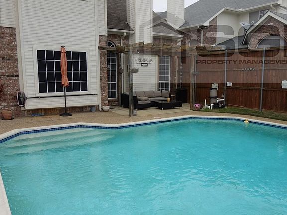 3rd image of 936 Ivyglen Ct