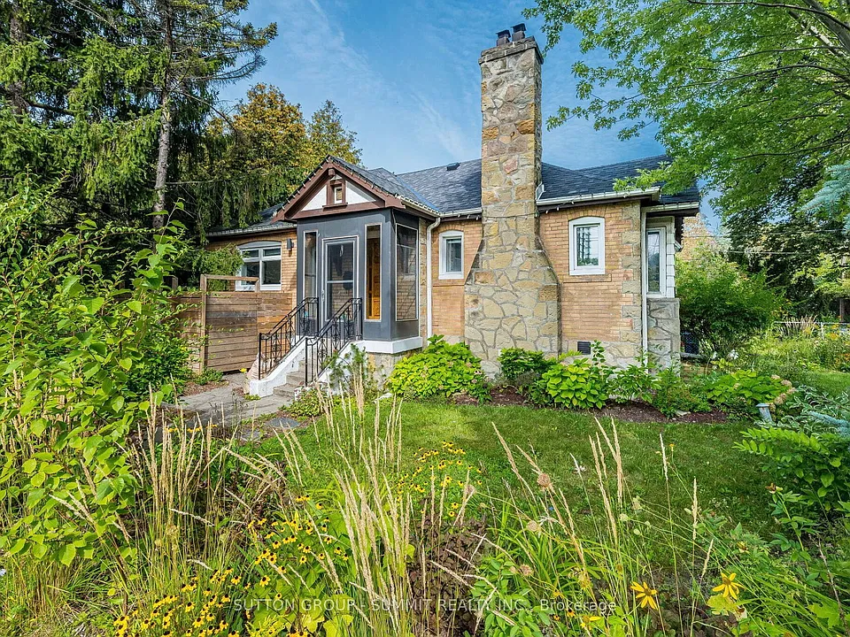 32 Ellis Ave