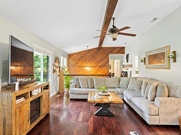5th image of 4837 Woodland Cir