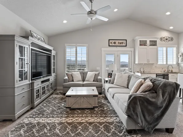 614 W Regent Garden Ln, Bluffdale, UT 84065