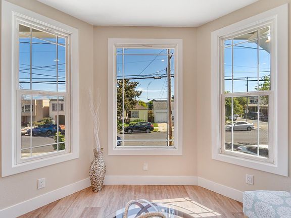3rd image of 470 Kains Ave