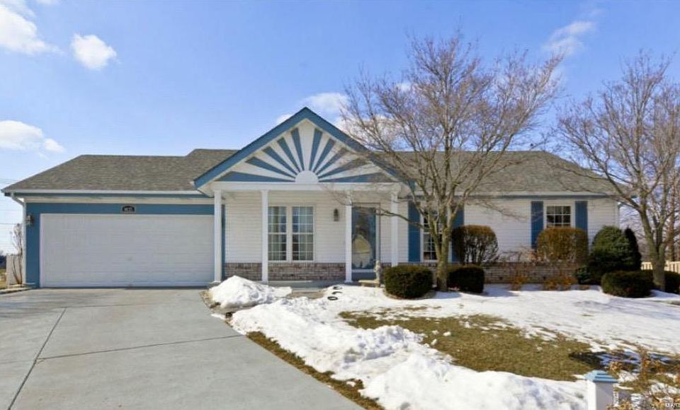 2nd image of 805 Carriage Hill Dr