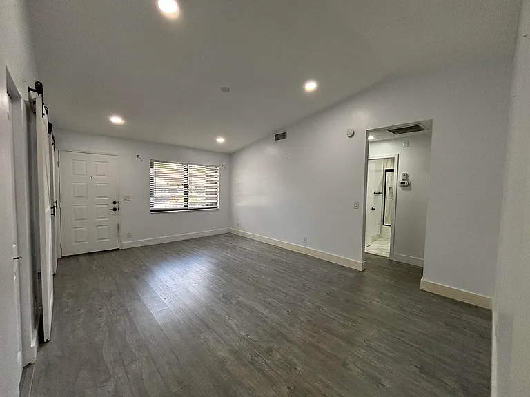 6132 Fairfield Cir #7 — Photo 1