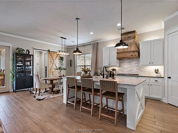 4th image of 2622 Colony Vista Dr