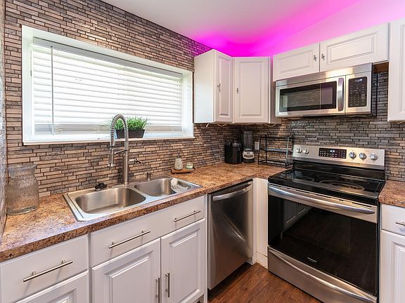 5th image of 6935 Woodhurst Dr
