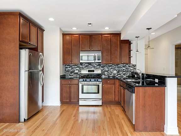 5th image of 4835 N Ashland Ave APT 3E