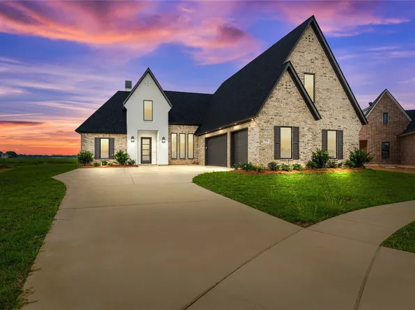 576 Corinth Cir, Bossier City, LA 71111