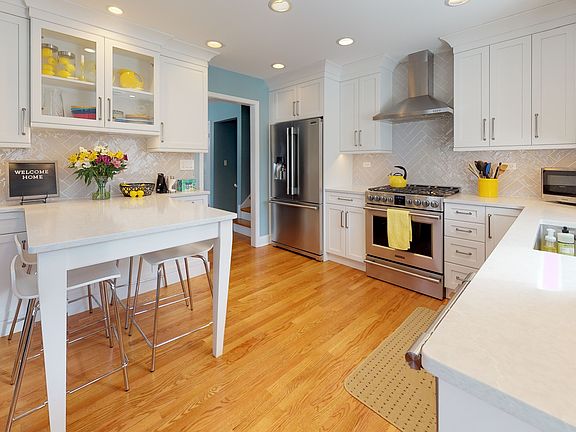 4th image of 1017 S Belmont Ave