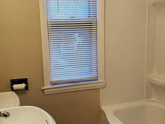 5th image of 3233 W Juneau Ave APT 3
