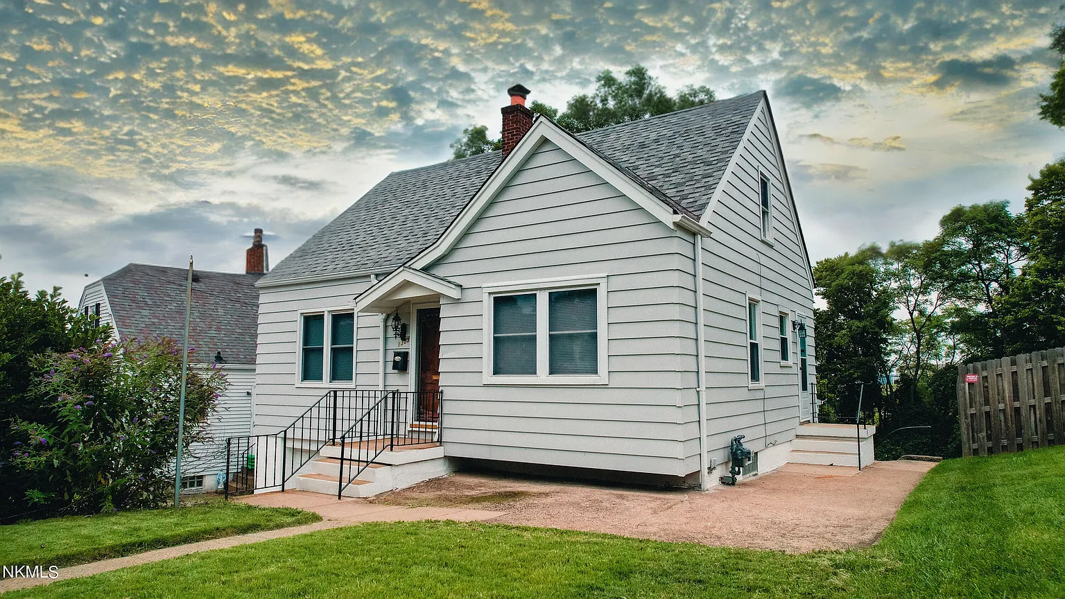 1303 Dayton Ave photo 1