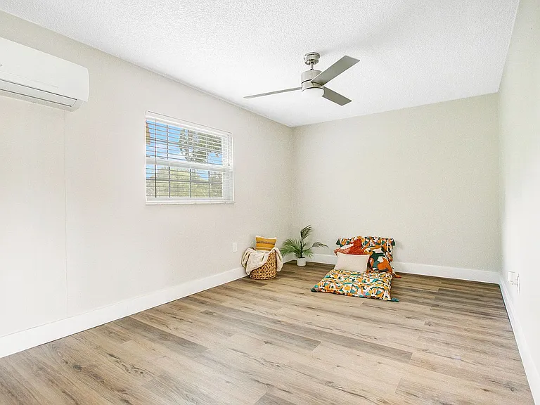809 Weldona Ln — Photo 17
