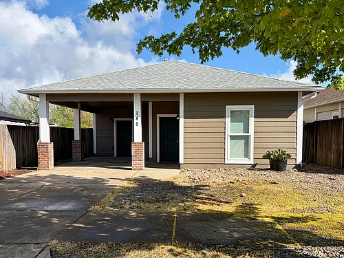 145 SE Mayberry Ave Photo 1