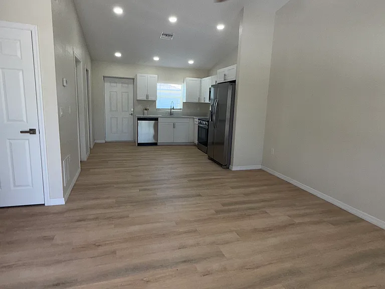 134 N Anoka Ave — Photo 2