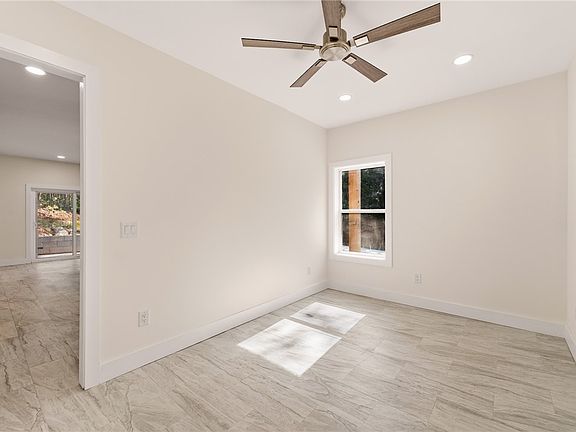 3rd image of 111 & 113 Shannandoah Dr
