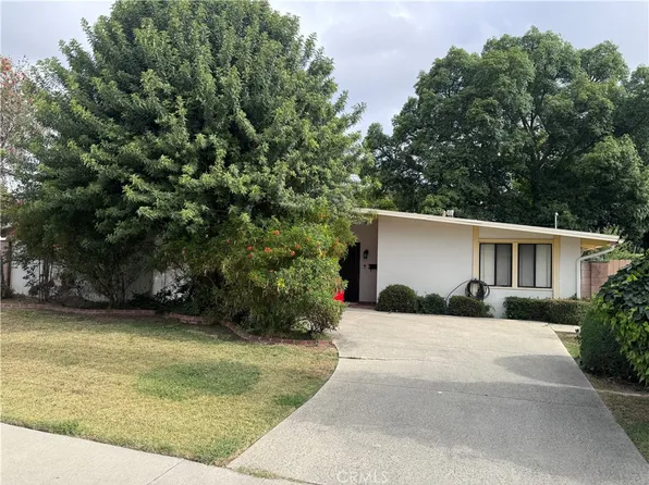 19509 Stagg St, Reseda, CA 91335