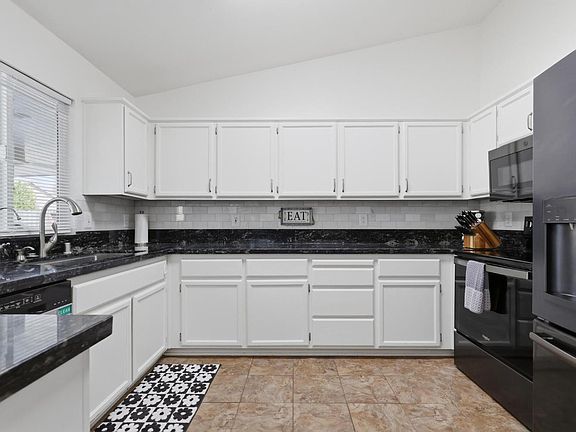 5th image of 1830 Whispering Oaks Dr